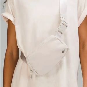 Lululemon everywhere belt bag